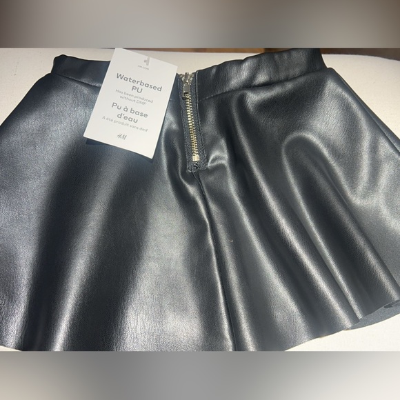 Faux leather skirt from HM - Picture 1 of 3